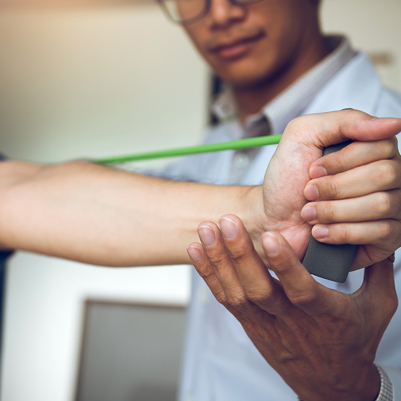 physical-therapist-assists-patient-using-resistanc-2026-03-13-01-54-52-utcV_hand_
